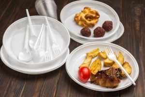 Combo Cubiertos Cuchillos y Tenedores de Plástico Descartables Blancos Reforzados - Imagen 4